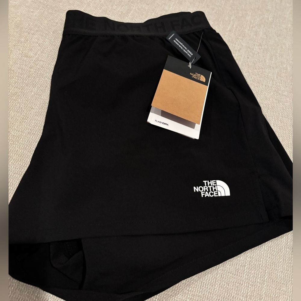 North Face Women’s Wander Short TNF Black ✨